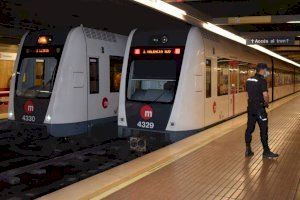 Alarma en el metro de València en entrar un home amb un revòlver en els vagons