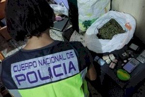 Dos detinguts després de desmantellar un punt negre de venda de droga a València