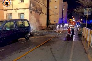 L'incendi d'un contenidor afecta a cinc vehicles a Alboraia