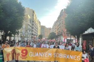 La manifestació del 9 d'Octubre aplega milers de persones pel finançament i l'autogovern