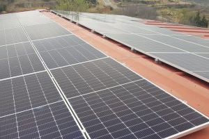 La Serratella reclama a Iberdrola la instal·lació del comptador per a les plaques solars
