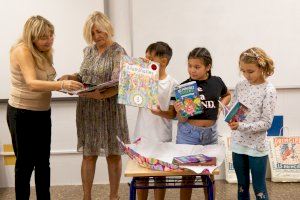 Mislata premia al alumnado del CEIP Maestro Serrano por su eslogan para la Biblioteca Central