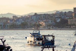 El Ayuntamiento de la Vila Joiosa rechaza la propuesta de la UE de recortar en 12 días más las jornadas de la pesca de arrastre
