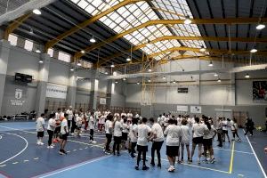 83 Deportistas de Inglaterra, Suecia, Bulgaria y España participan en Petrer en un Campus Internacional de Baloncesto Adaptado
