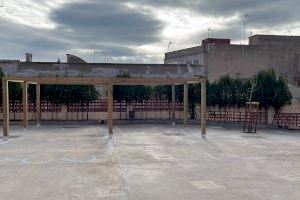 L'Ajuntament d'Almenara instal·la ombratges en el Col·legi i l'Escola Infantil