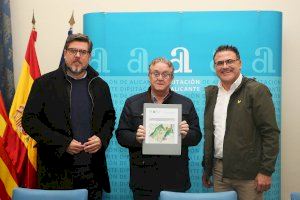 La Diputación entrega el ‘Plan Director Xorret de Catí. Costa Blanca Interior’ al Ayuntamiento de Castalla