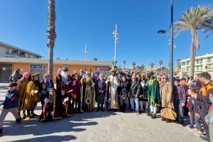 Los Reyes Magos desembarcan en Port Saplaya y visitan La Patacona antes de la cabalgata vespertina de Alboraya
