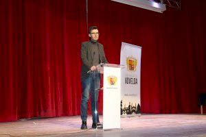 El Ayuntamiento reconoce a los alumnos noveldenses premiados por Generalitat por su rendimiento académico