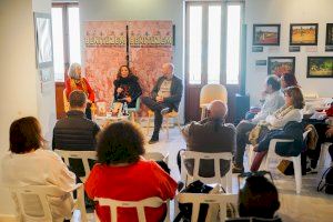 El festival literario ‘Benitúzem’ premia la trayectoria de Antonio Cabanas