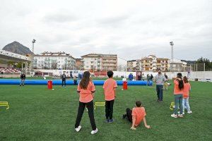 L'Ajuntament de Xàbia canviarà la il·luminació, el marcador electrònic i el clos del camp de futbol municipal