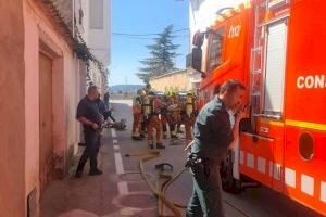Rescaten a un home i al seu gos en l'incendi d'un habitatge a Requena