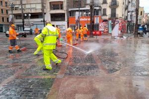 Alzira reforça el servei de neteja per a la setmana de Falles