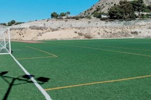 Deportes abre a la reserva de cualquier ciudadano el campo de fútbol de césped anexo al Barxell