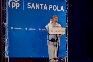Más de 200 personas arropan a Loreto Serrano en su proclamación como candidata del PP a la alcaldía de Santa Pola