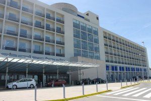 Los trabajadores del hospital de Alzira desconvocan parte de la huelga: “El acuerdo está cerca”