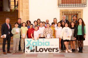 Xàbia Lovers, los escolares de Xàbia se convierten en activistas contra la cultura del odio