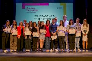 Quart de Poblet entrega los Premios a la Trayectoria Educativa al alumnado con mejores expedientes académicos y mayor calidad humana