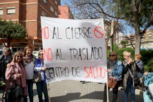 Catalá se compromete con los vecinos de Fuensanta a paralizar el cierre del centro de salud