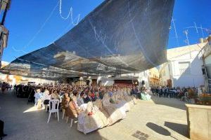 Dia gran a la Vall d'Uixó: la placeta de Sant Vicent s’ompli fins a la bandera