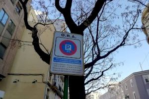 Solo cuatro de las 19 zonas de estacionamiento regulado en el centro de Valencia tienen plazas reservadas para vecinos