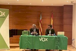 Carlos Flores, candidato por VOX a la Presidencia de la Generalidad Valenciana, en la Casa de Cultura de Torrent