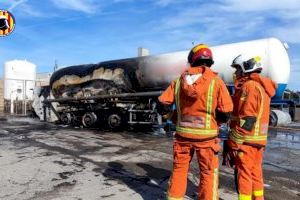Se incendia un camión de mercancías peligrosas en el Puerto de Sagunto