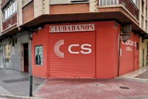 Ciudadanos denuncia un acto vandálico en su sede de Castelló y lamenta que la ciudad se haya convertido “en un polvorín”