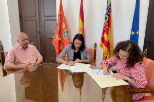 El Ayuntamiento de Orihuela firma un convenio con el IES Azud de Alfeitamí para acoger a estudiantes de FP Dual en prácticas