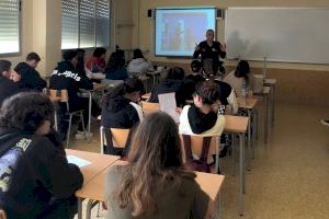 La Policia Local de Benicarló imparteix educació i seguretat vial a l’alumnat de secundària