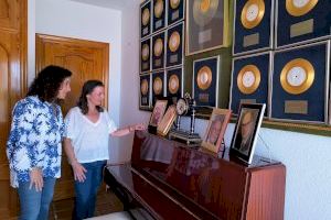 Cristina Escoda anuncia la creación del Museo de Manolo Escobar en Benidorm con todo el legado personal del cantante