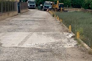 S’inicia la pavimentació de camins rurals molt deteriorats al terme de Carcaixent