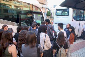 Más de 90 estudiantes de Onda usan el servicio de autobús gratuito para ir a las pruebas de acceso a la universidad