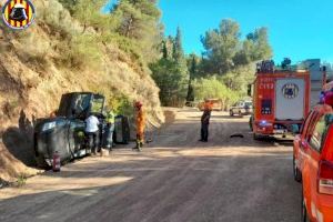 Excarceren a una dona d'avançada edat després de bolcar el cotxe a Serra