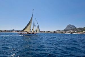 17 embarcaciones han tomado la salida en el Encuentro de Vela Clásica organizado por el Club Náutico Jávea