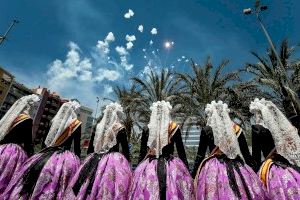 Fogueres 2023: Alacant s'ompli de llum i festa per a celebrar la nit més màgica de l'any