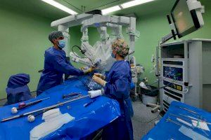 El Servicio de Cirugía Torácica del Hospital Dr. Balmis, pionero en la provincia en operar con el nuevo sistema robótico Da Vinci