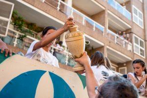Manises celebra un any més la seua Cavalcada de la Ceràmica