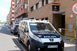 Consiguen evitar que una mujer se lance desde un tercer piso en Alzira