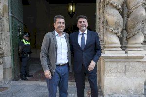 Mazón anuncia la reactivación de los proyectos sociales y las infraestructuras pendientes con Alicante