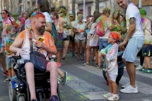 La Holi Colors Solidaria vuelve a recorrer las calles de Vila-real en las fiestas de septiembre