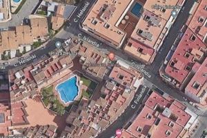 Torrevieja se hace viral por albergar “la piscina más patriótica” de España