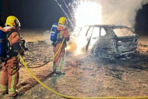 Crema un vehicle en l'A35 a Moixent prop d'una zona forestal