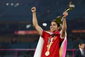 Alba Redondo, la fallera que se ha proclamado campeona del mundo