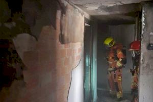 Quatre persones assistides per inhalació de fum en l'incendi d'un habitatge a Oliva