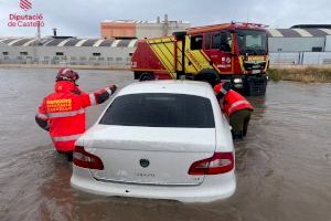 Primeros rescates en Onda y Borriol de personas atrapadas en vehículos por la lluvia
