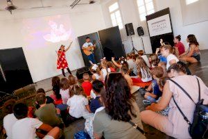 La artista cubana Annie Garcés recaló en l’Alfàs para dar un concierto dirigido al público infantil