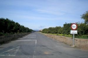 Vila-real renova les plaques d’identificació dels camins rurals amb senyals més grans i refractàries que milloren la seguretat