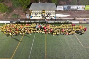 Más de 250 futbolistas participan en la presentación de los equipo del Almenara Atlètic en el camp municipal de la Corona