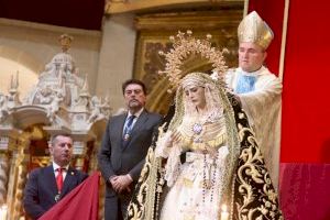 Alicante corona a la Virgen de la Piedad de Santa Cruz en la concatedral de San Nicolás