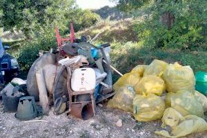 Voluntarios medioambientales y scouts recogen cientos de kilos de basura en El Campello